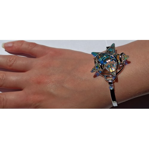 Large star bracelet.