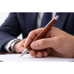 Stylo LEUXEUSE PALLISANDER de forme triangulaire torsadée. Encre PARKER - longueur 14 cm et Ø 1 cm.